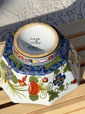 Hand Painted Majolica Ceramic Bowl Made in Italy Floral Botanical — Marked ‘807’